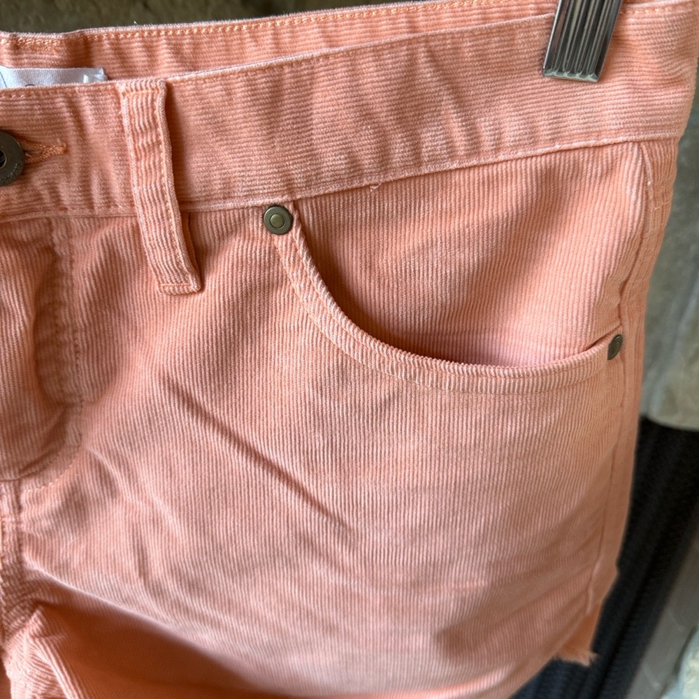 Carve Designs Women's Oahu coral Corduroy Shorts with fray & stretch. Size 6 - Picture 3 of 8